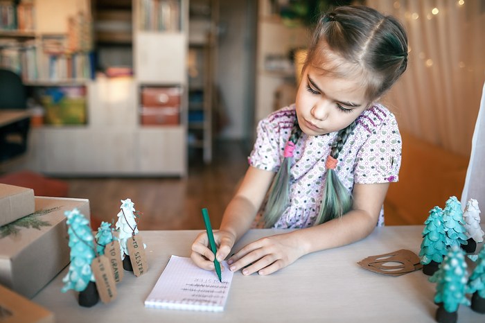 Un enfant chez un graphopédagogue
