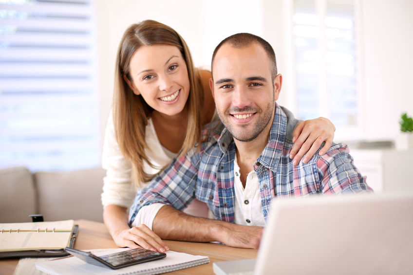 Un couple propriétaire d'un appartement