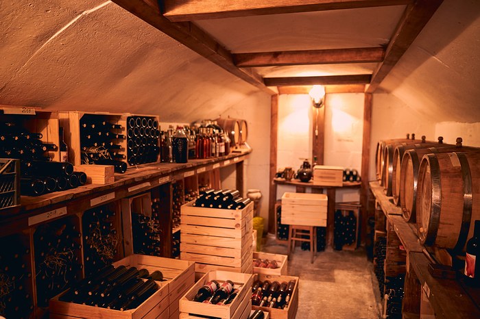 Une salle de stockage de vin